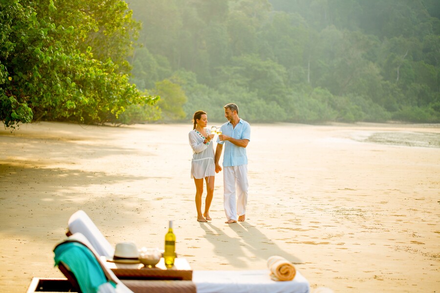 Walking along the coastline to share many lovely story - Photo: IABtravel