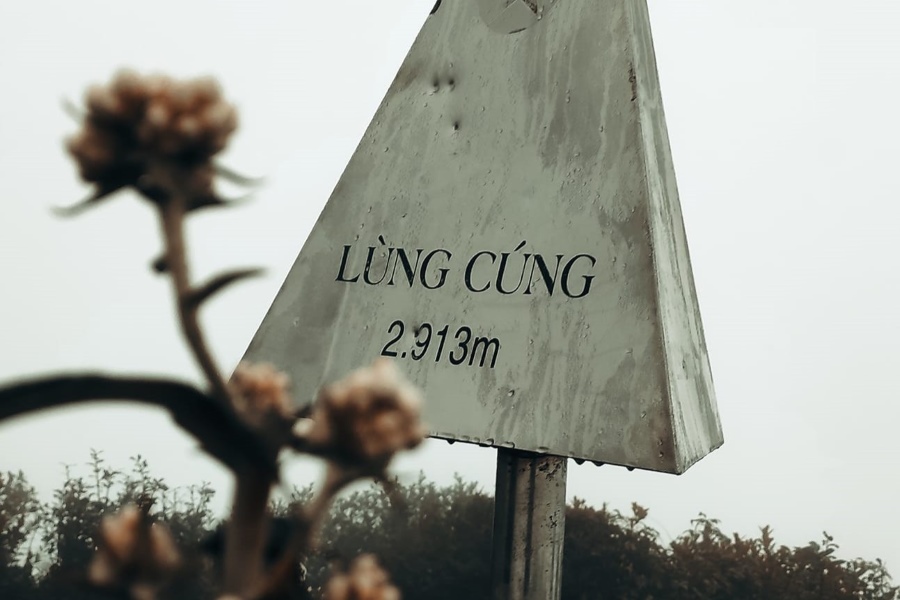The landmark atop the famous Lung Cung mountain 
