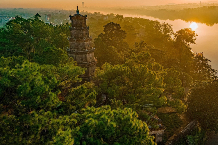The best time to visit Thien Mu Pagoda 