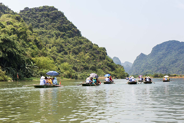 Rowboat Tour on the river in Trang An