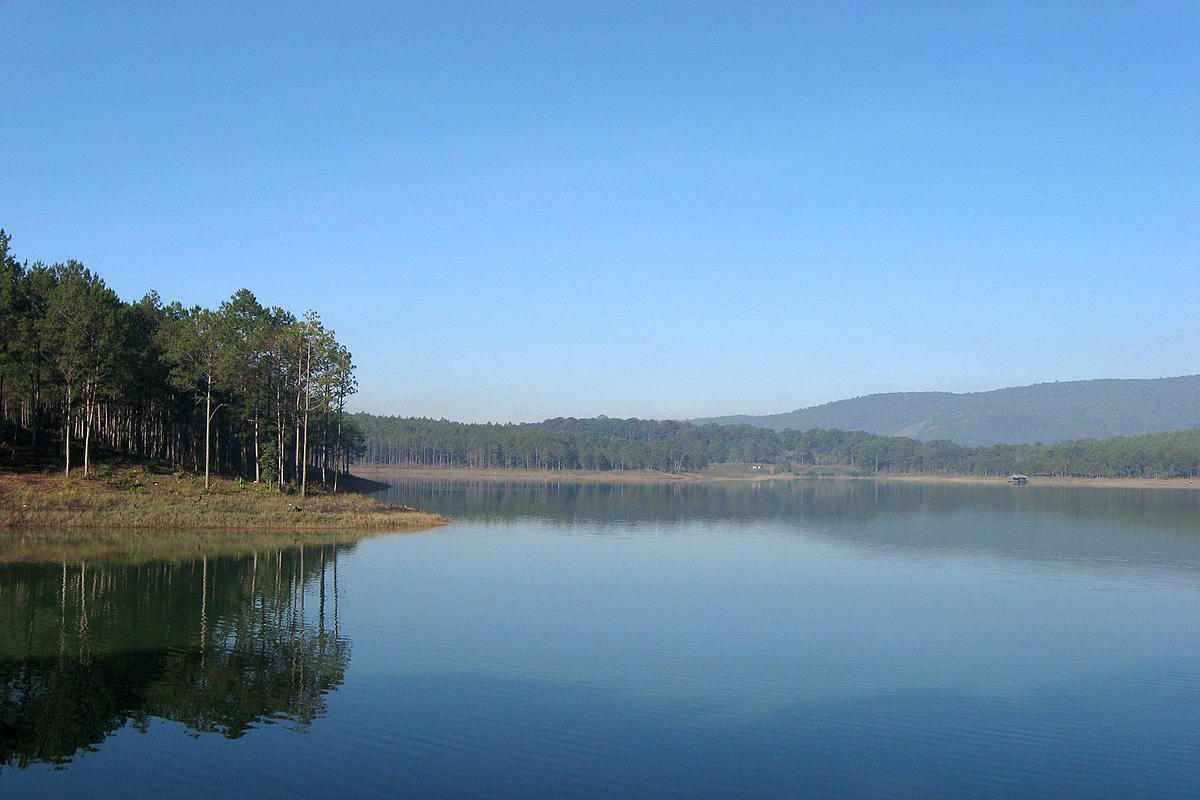 Tuyen Lam lake 