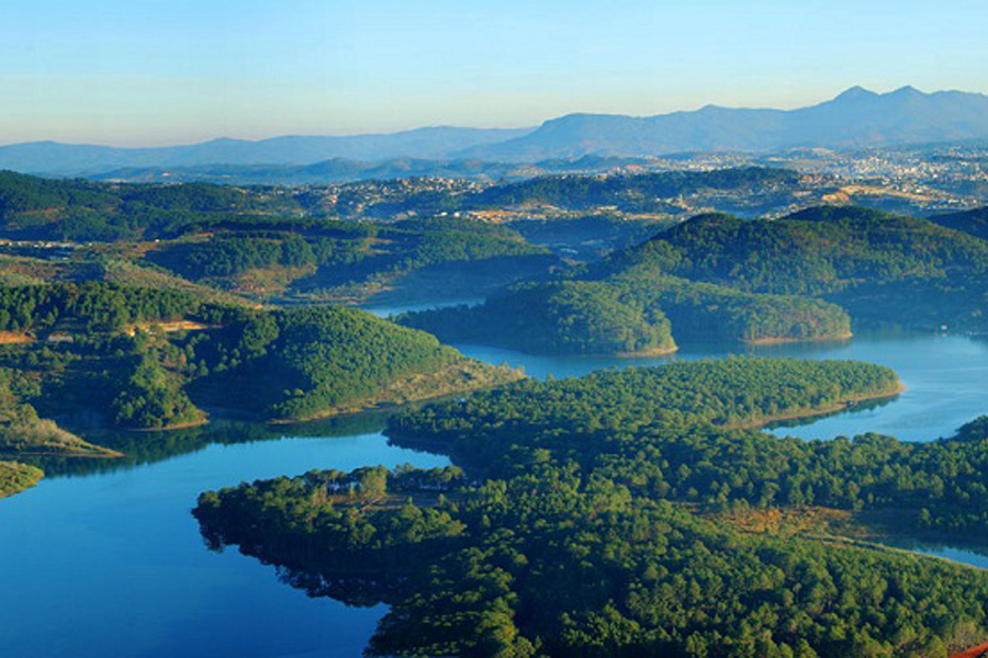 Tuyen Lam Lake