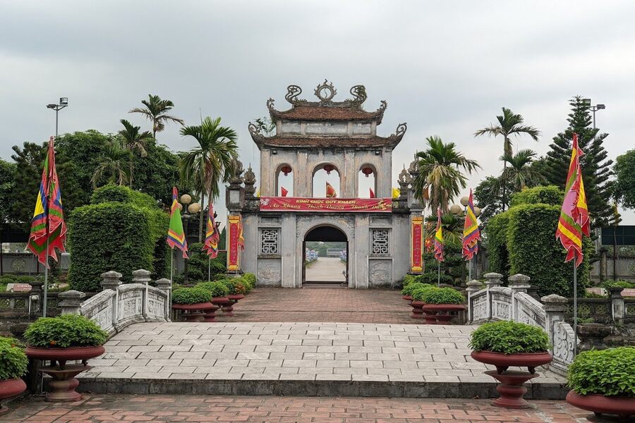 Entrance gate to Mao Dien Temple of Literature