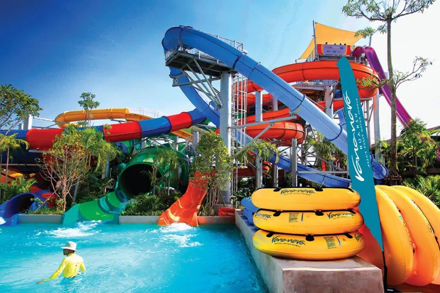 The Aqua Loop of At Vana Nava Water Jungle delivers a full 360-degree spin