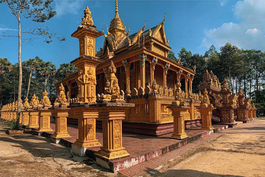 Discover the wonderful beauty of Phu Ly Pagoda