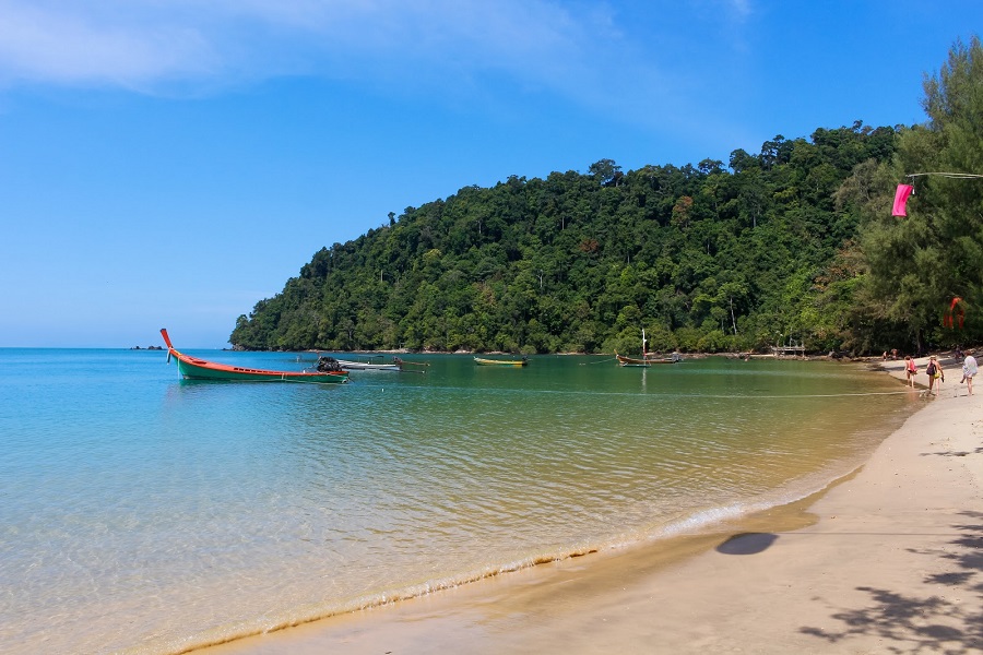 Pay a visit to Ao Khao Kwai