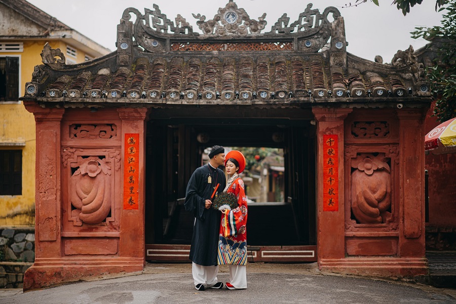 Wedding Photos with the attire in Hoi An 