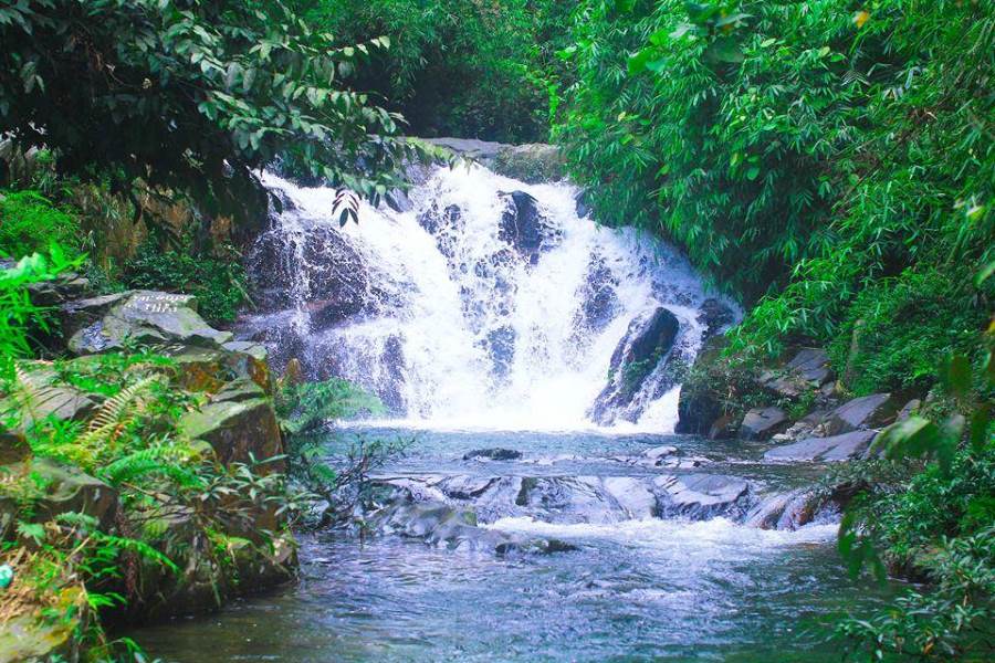 Imagine diving in the cool autumn waters of northern Vietnam (Photo: Hung Temple Historical Site)