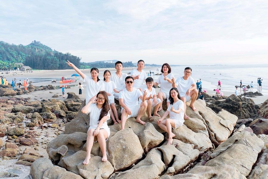 Sun Rock is a popular check-in spot near Hai Hoa Beach