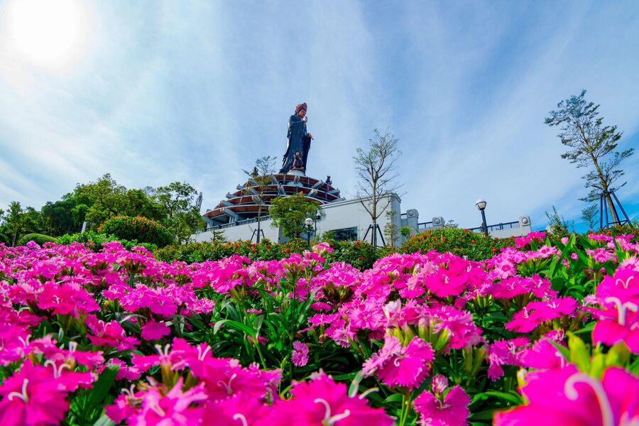 You can visit Ba Den Mountain at any time of the year