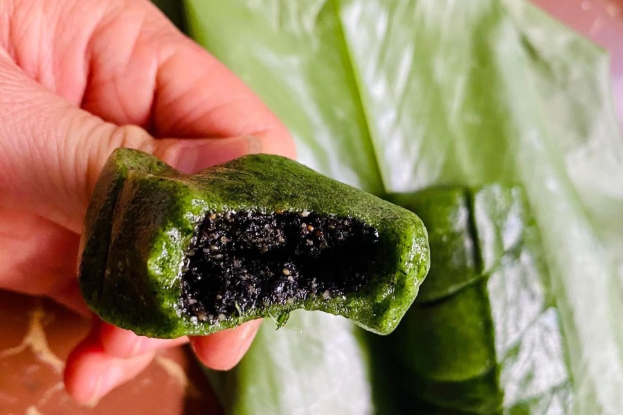 Banh ngai rice cake is a traditional snack of the Tay and Nung ethnic groups in Vietnam (Photo: Women's Newspaper)