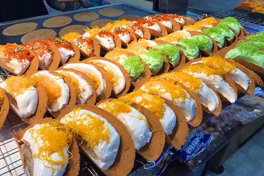 This is a lovely snack, it is often sold by small carts at night markets. Source: Laodong News