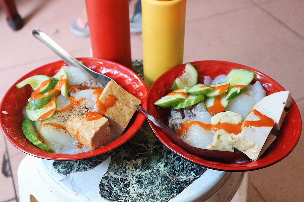 Pyramid rice dumplings are very popular in Hanoi's food list. Source: MIA.vn 