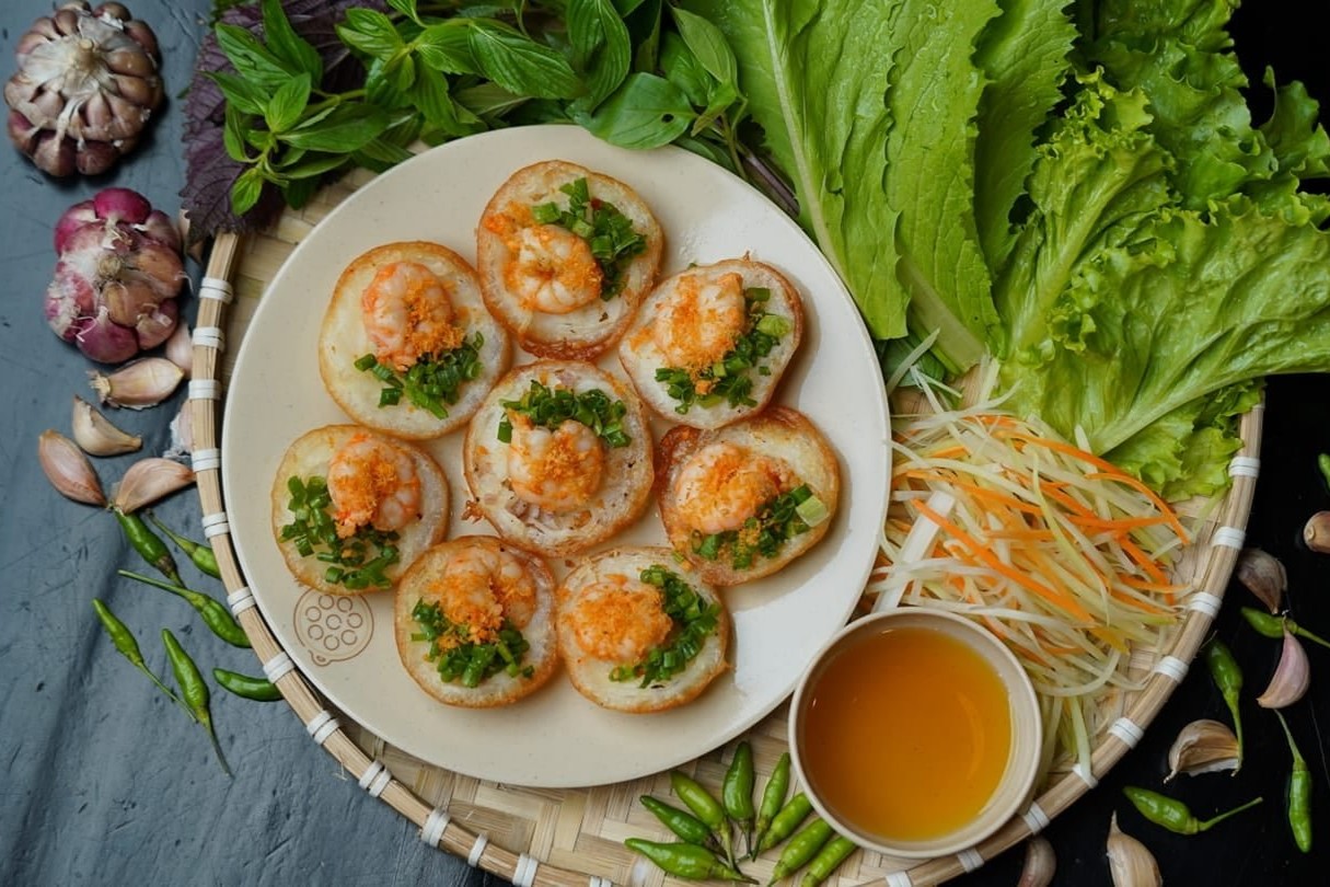 A famous must-try dish when you visit here - Vietnamese pancakes. Source: VinWonders