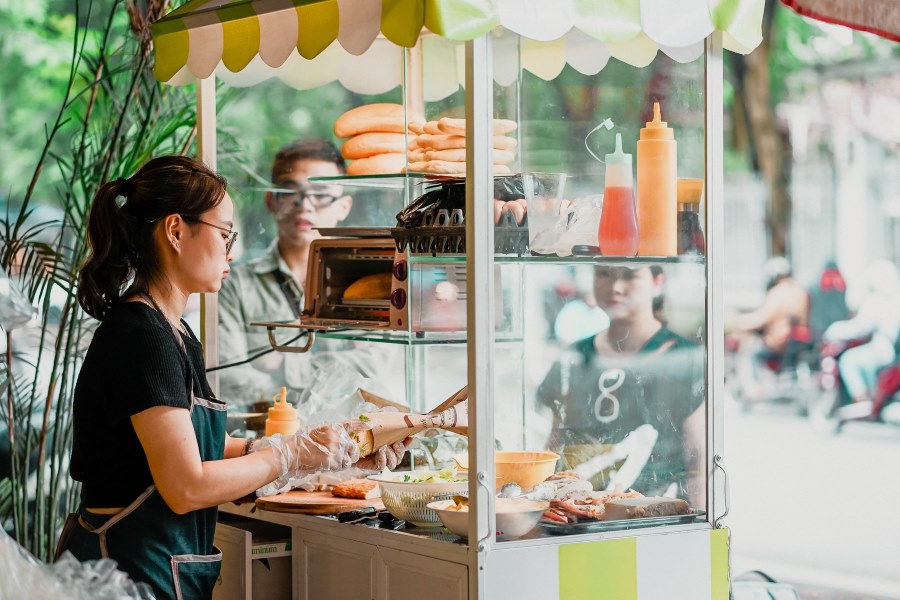 banh mi vendor in Hanoi