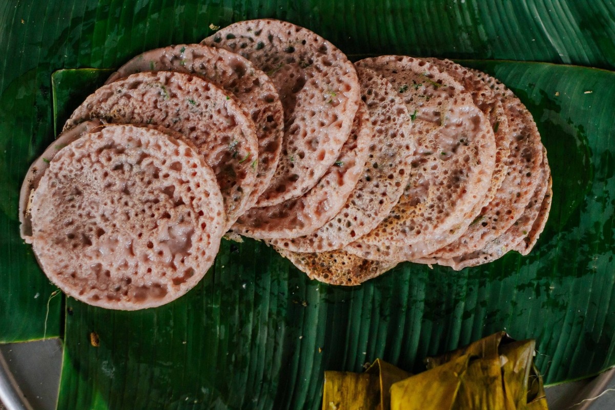 A special pink color of Quang Binh fried pancakes. Source: Phong Nha Discovery