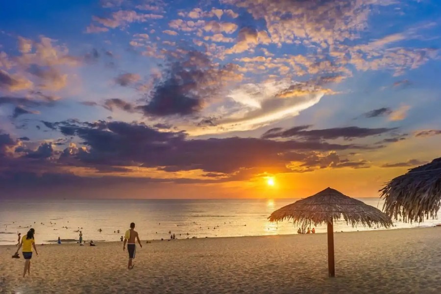 Beside caves, Quang Binh is also home to stunning beaches. Photo: Packnote