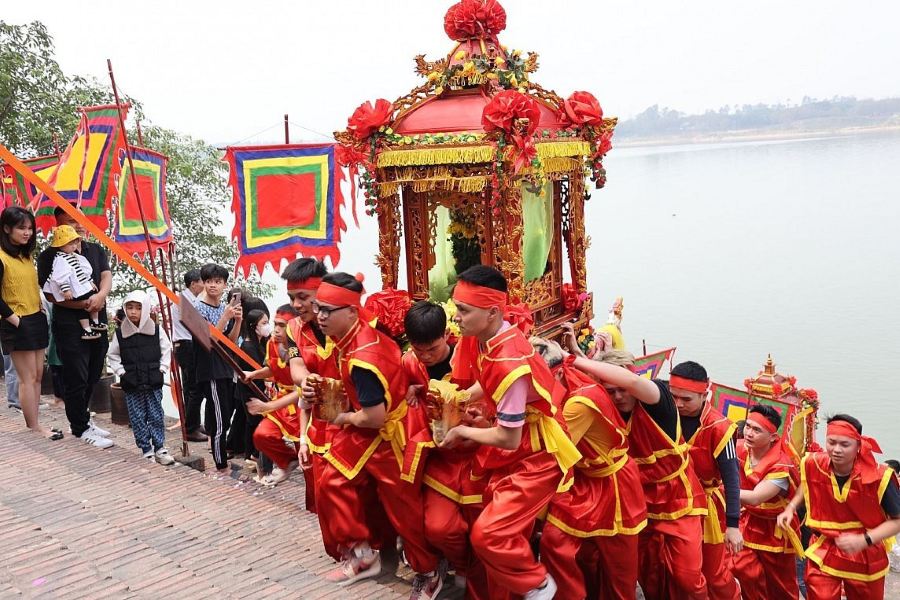 Local Festivals in Bo Bat