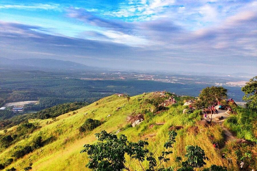 Broga Hill along the border of Negeri Sembilan and Selangor - Photo: scianray