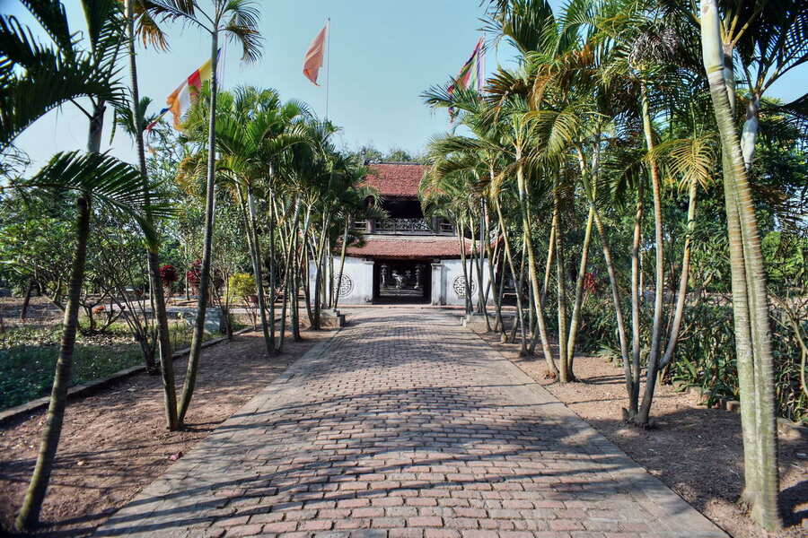 Many centuries have passed, but But Thap Pagoda still retains its architectural integrity