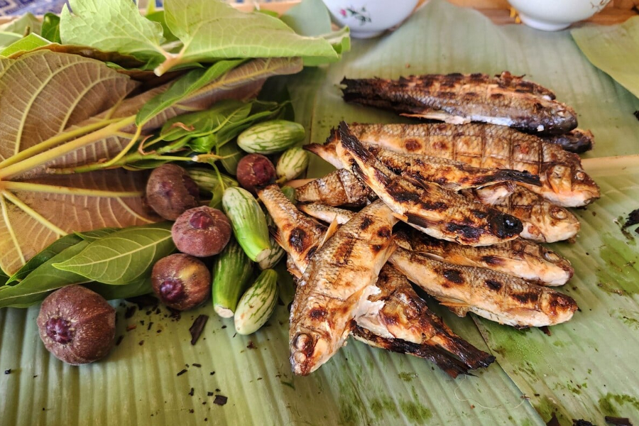 Enjoying grilled fish in the hot spring is an unforgettable experience. Source: Crystal Bay