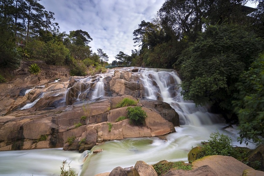 Cam Ly Waterfall is the nearest waterfall to Lam Dong’s administrative center
