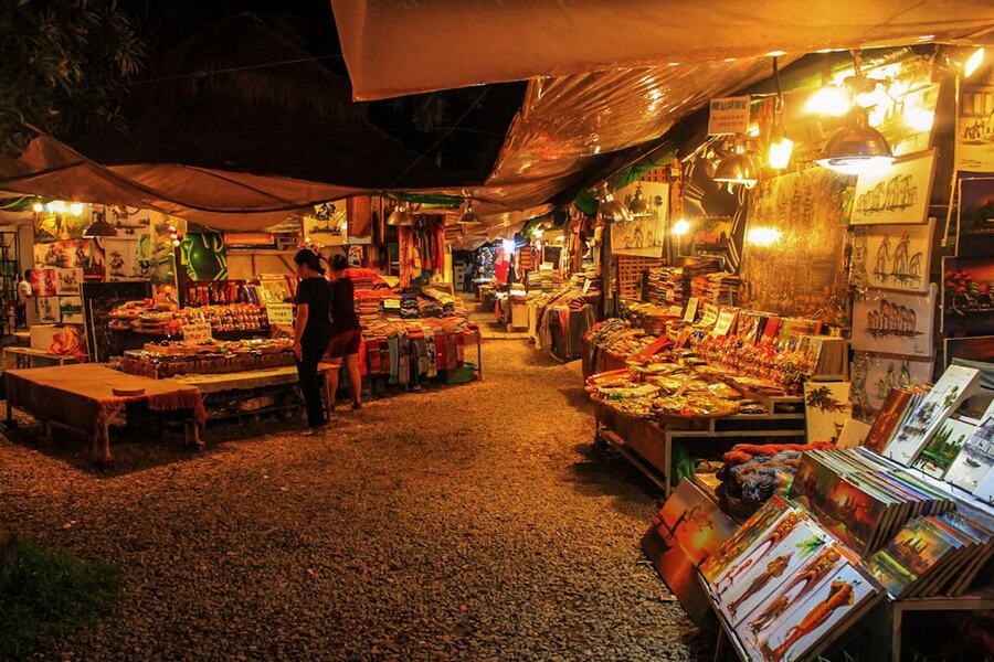 Items at Angkor Night market