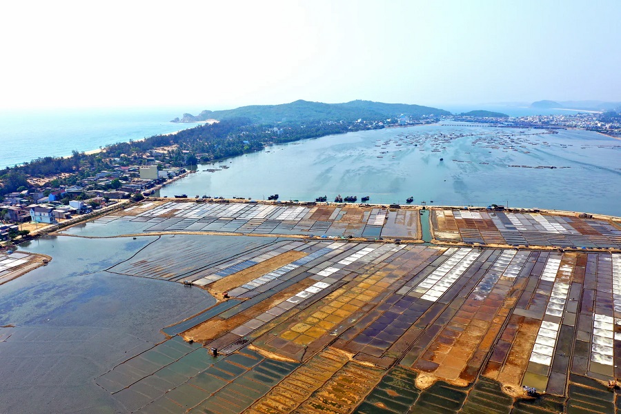 Sa Huynh Salt Field resembles a huge patchwork quilt