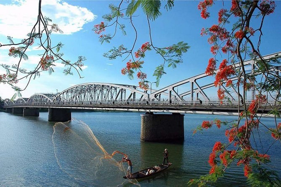 Trang Tien Bridge - Hue 