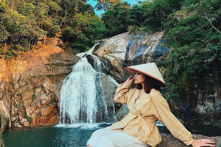 Khe Van Waterfall is a virtual paradise for photography lovers. Source: Tech Bus