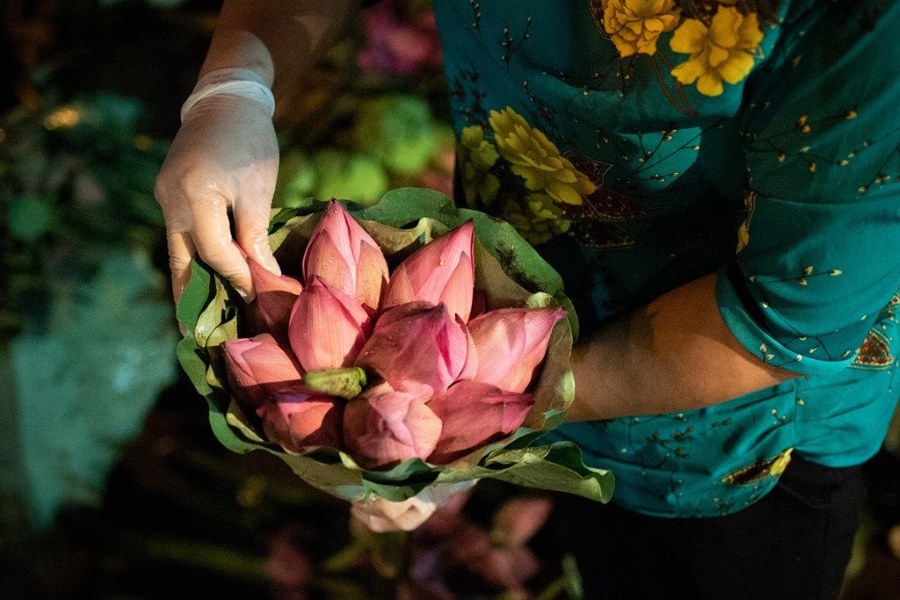 Traditional Quang Ba Flower Market