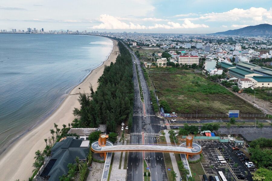 The scenic coastal route from Da Nang to Hoi An. Photo: Nguoi Lao Dong