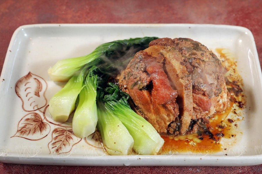 Braised meat of the Vietnamese Tay ethnic (Photo: Vietnam Pictorial)