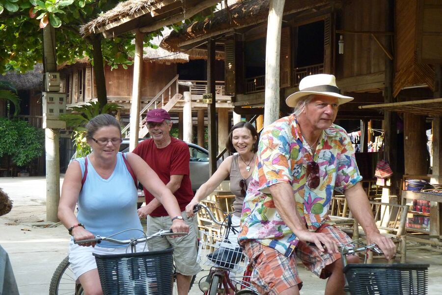 Exploring the villages by bike is also a great choice. Photo: Homestay 88 Ban Lac