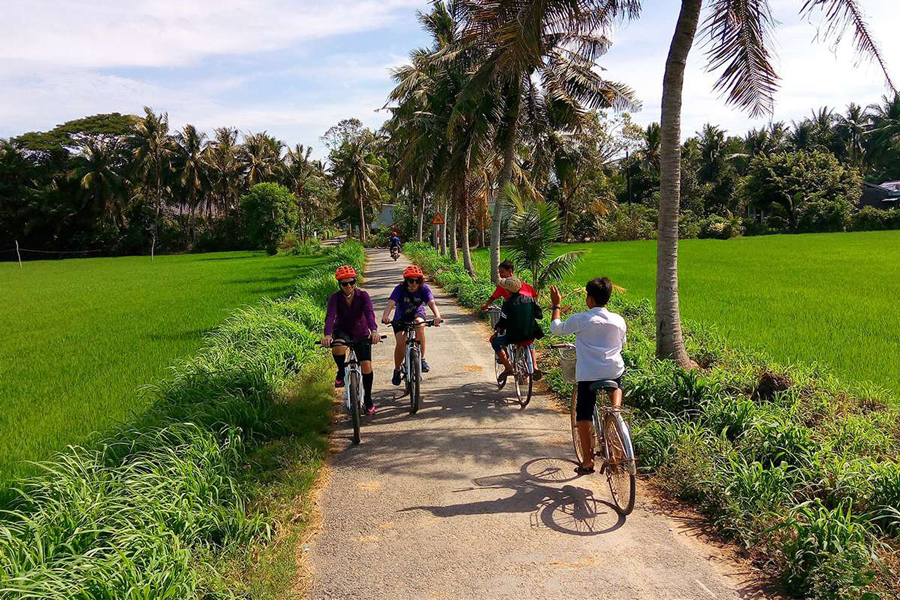 Explore the Mekong by bicycle 
