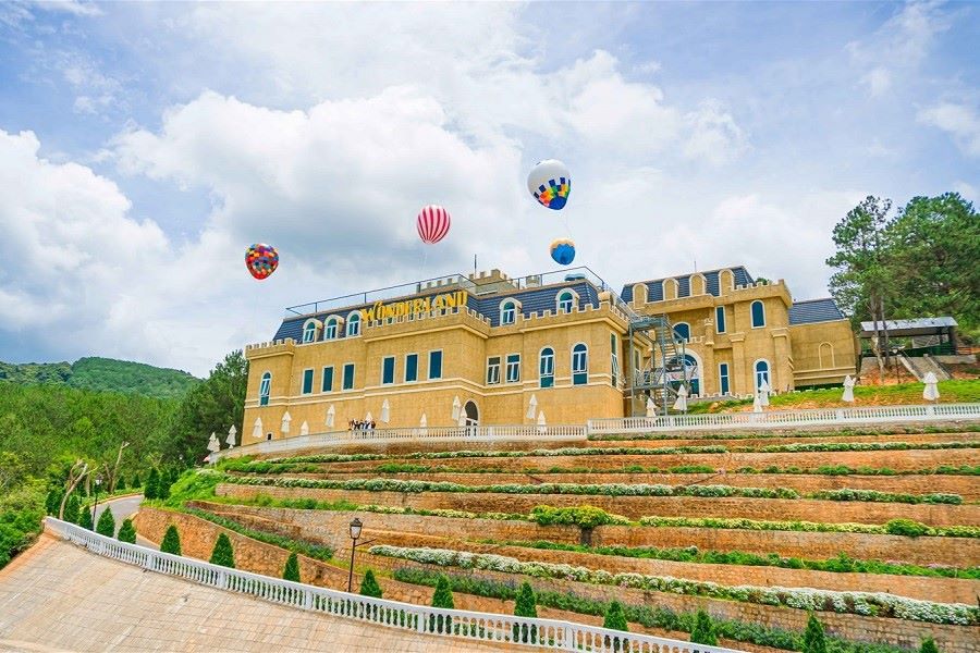 Dalat Wonderland is the top amusement park in Da Lat