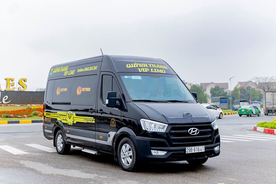 You can catch a coach to Lang Son 