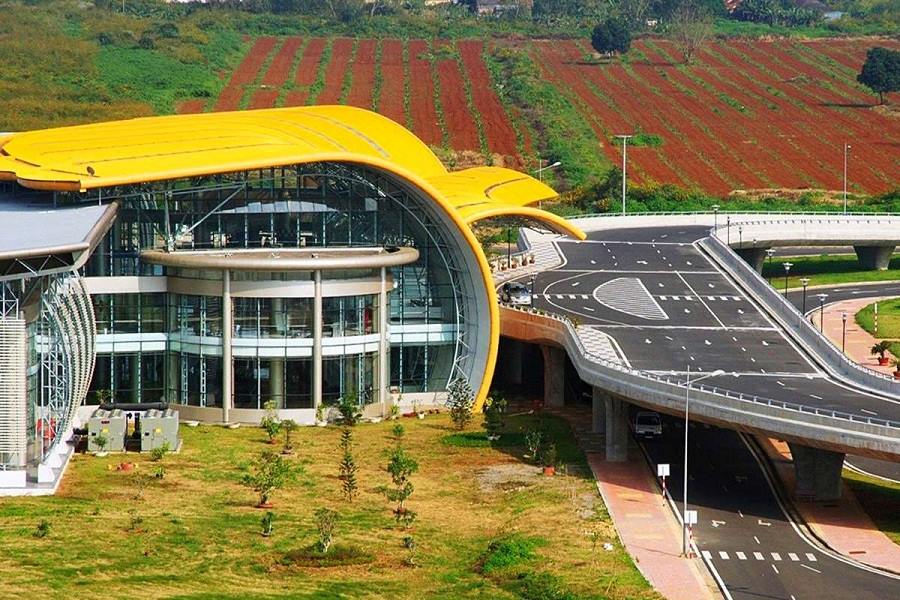 Lien Khuong Airport