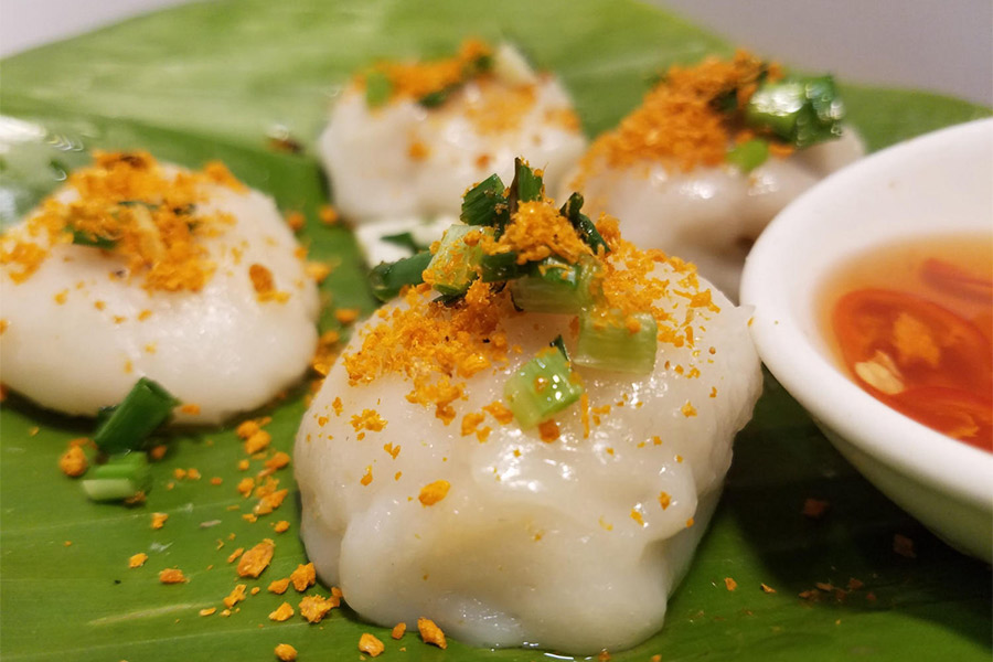 Banh ram is also a famous rice chewy balls in Da Nang