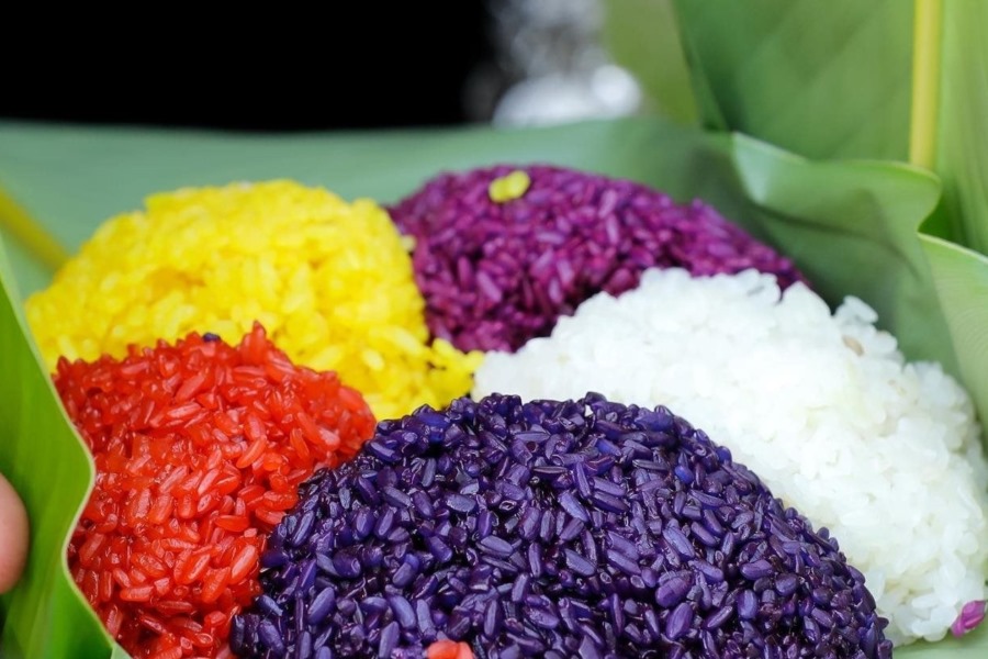 The colorful dam deng sticky rice of Bac Kan (Photo: Tourism Newspaper of HCM City)