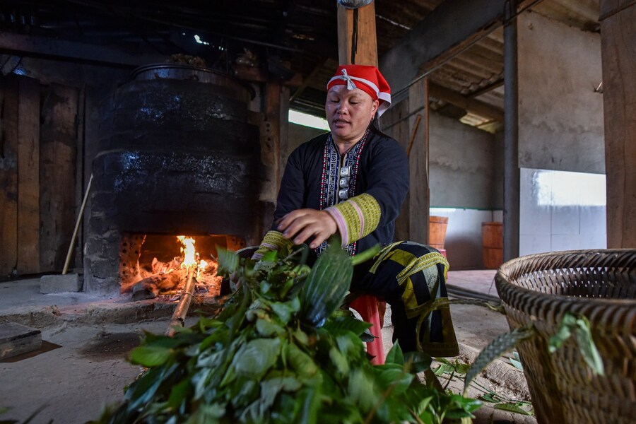 Dao people have a famous herbal bath recipe. Photo: Dan tri