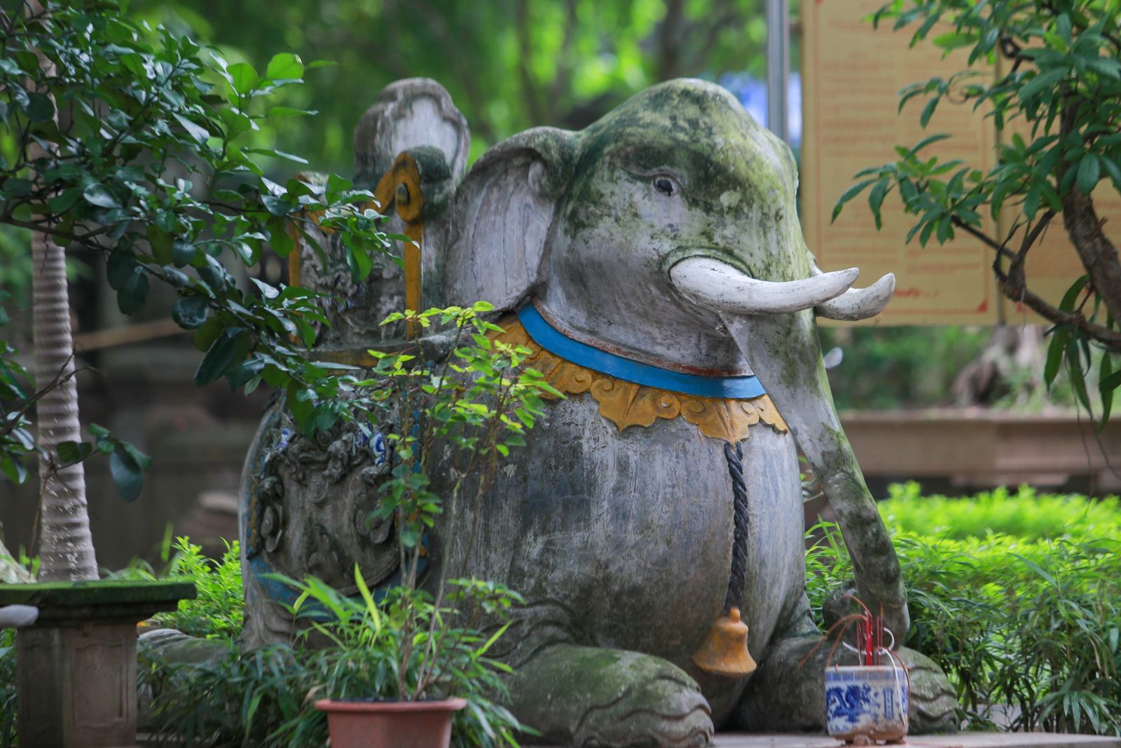 A sacred elephant statue in the temple's area. Source: Nguoi Dua Tin 