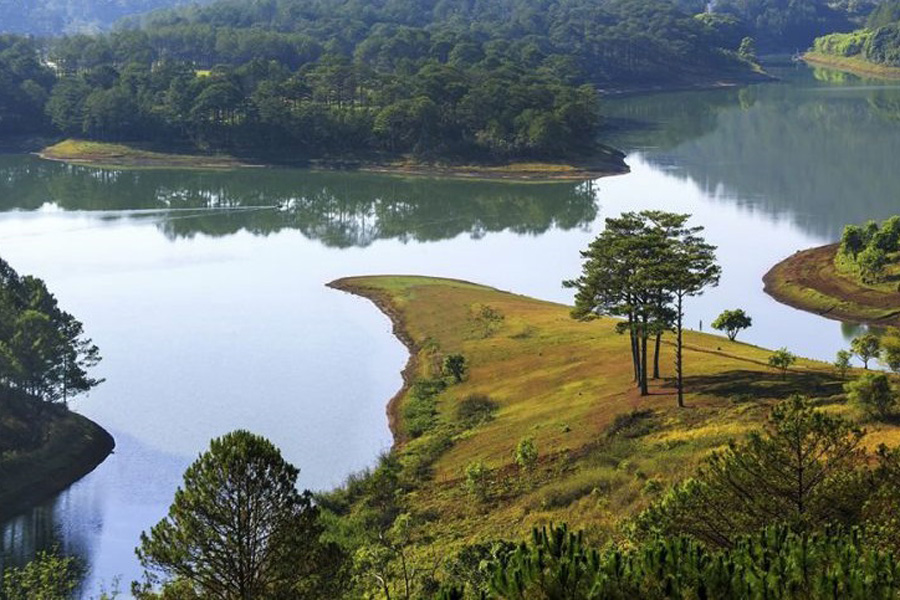 Explore Tuyen Lam Lake tourist area in Da Lat