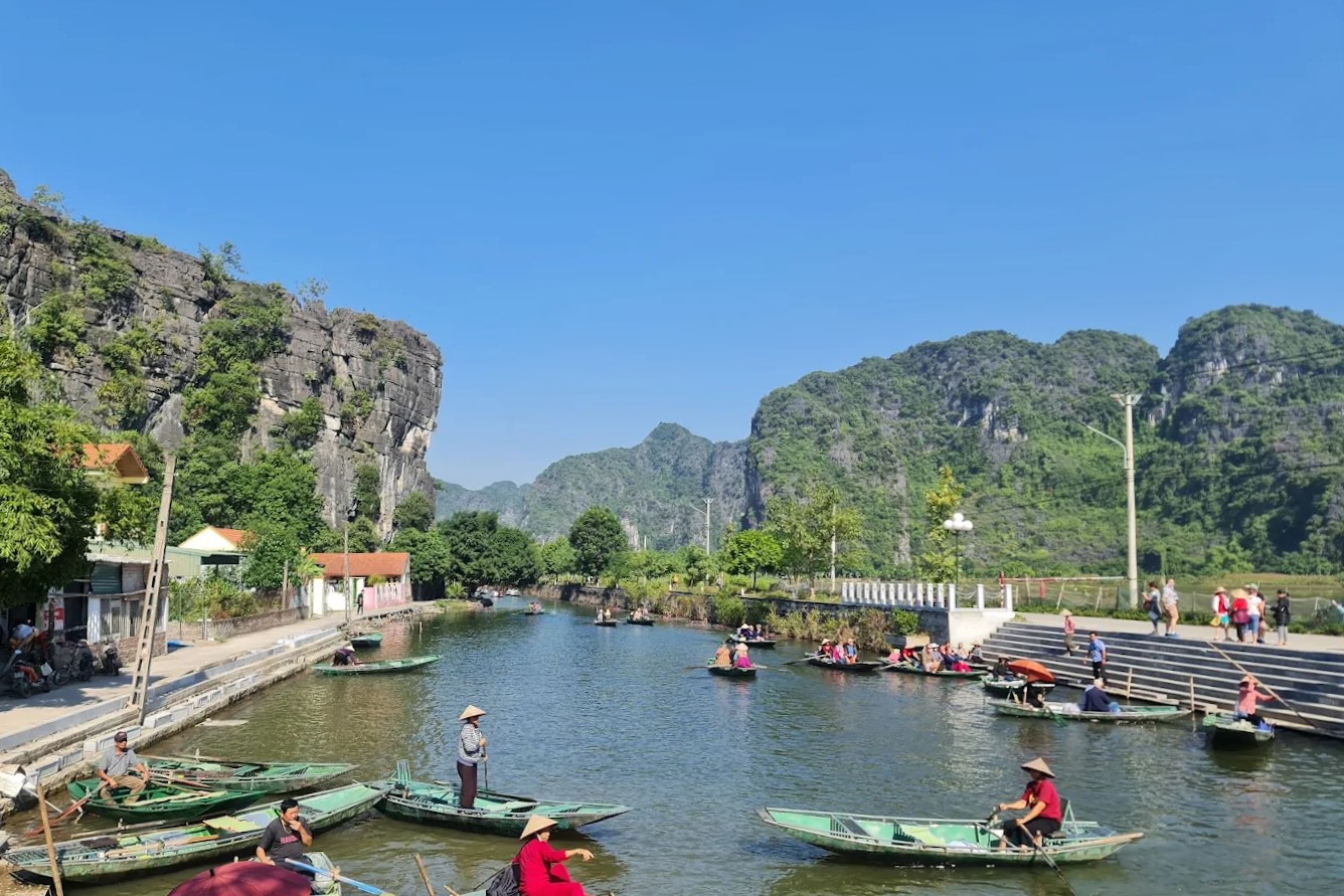 Rowboat docking spot