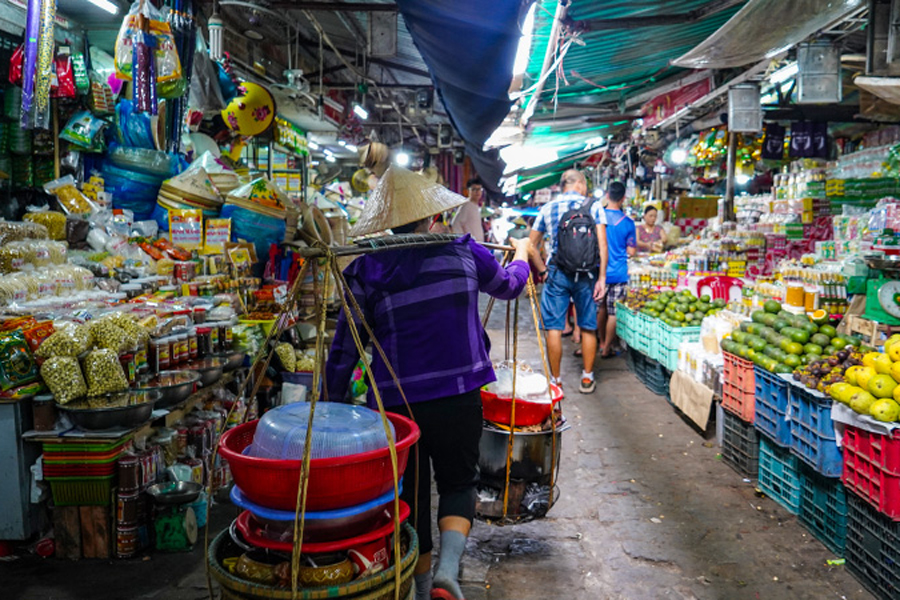 Cultural Immersion in Dong Ba market - Hue