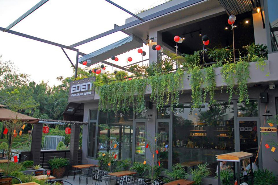 Eden Coffee A green garden cafe space