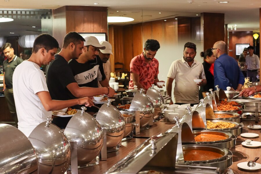 The food served to tourists meets hygiene and religious standards. Photo: Dan tri