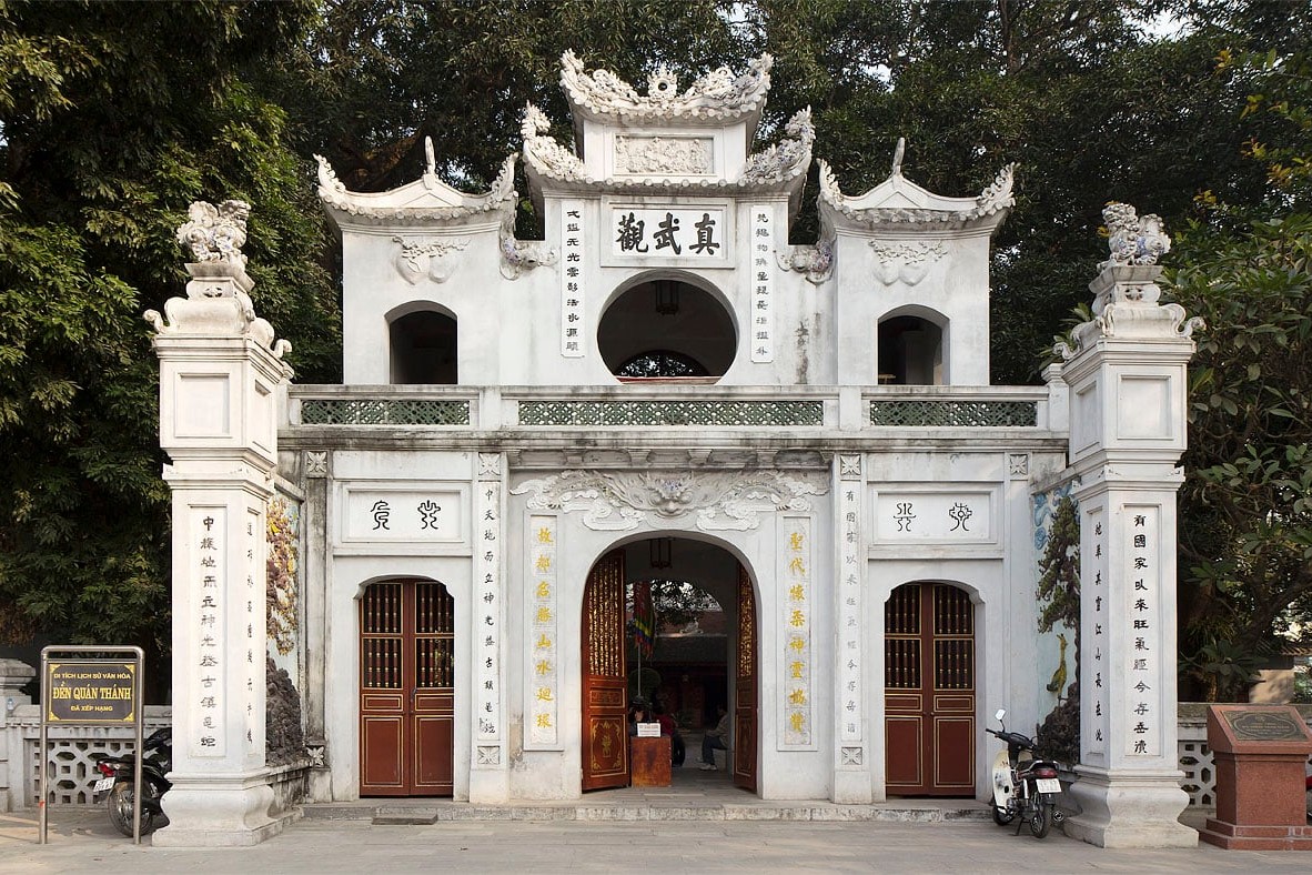 The whole front view of Quan Thanh Temple. Source: Vinpearl