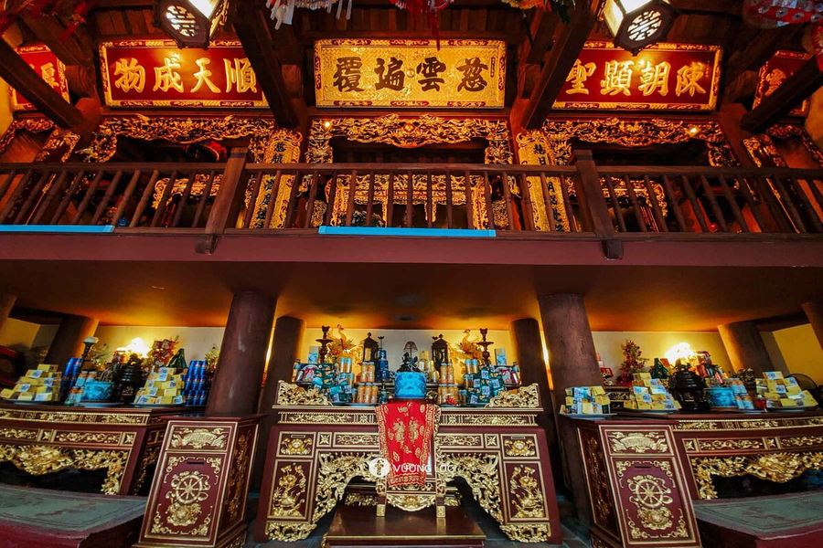 The main worship space of the temple. Source: Crystal Bay