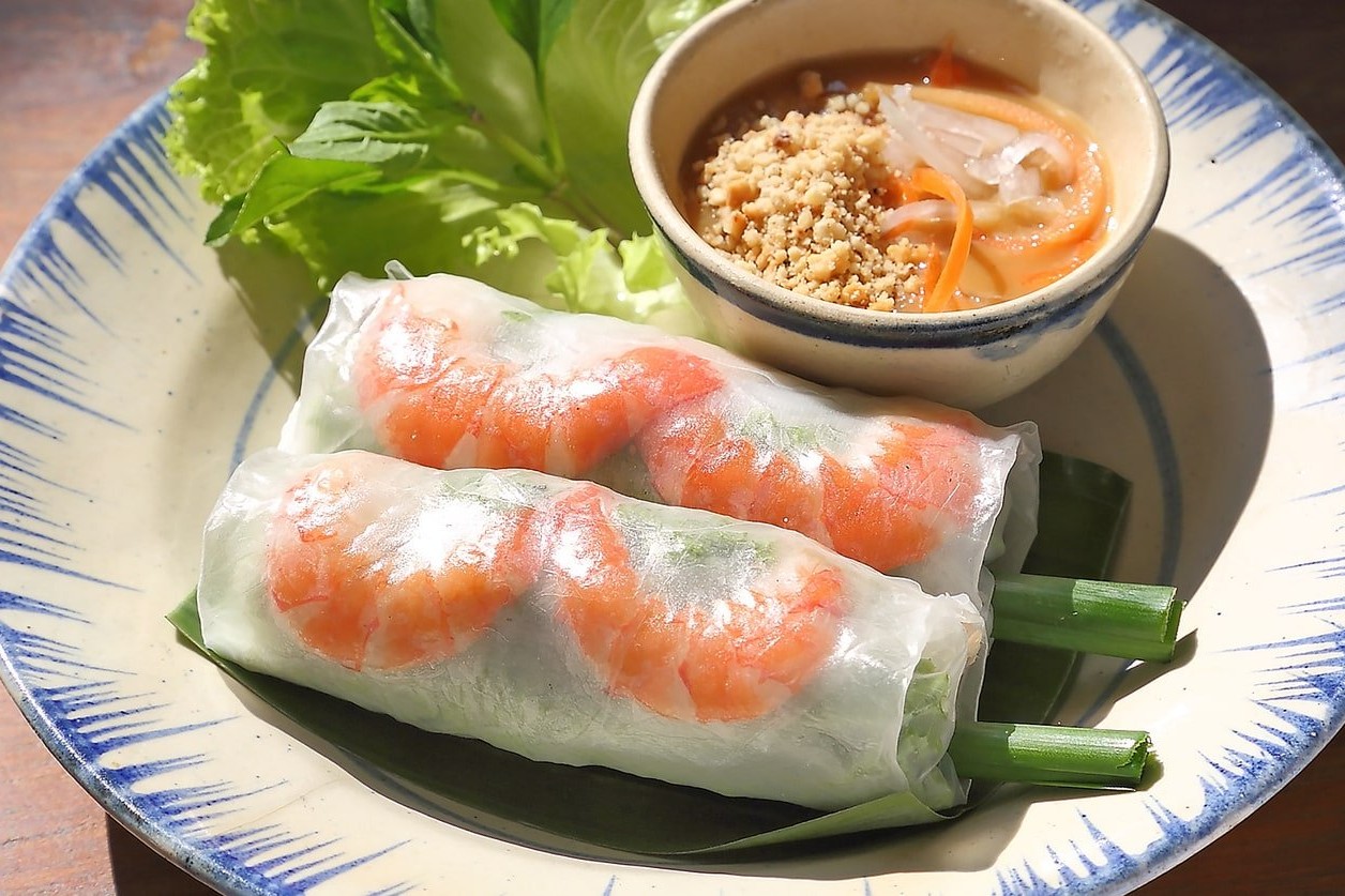 Sai Gon spring rolls have a typical flavor. Source: VinWonders